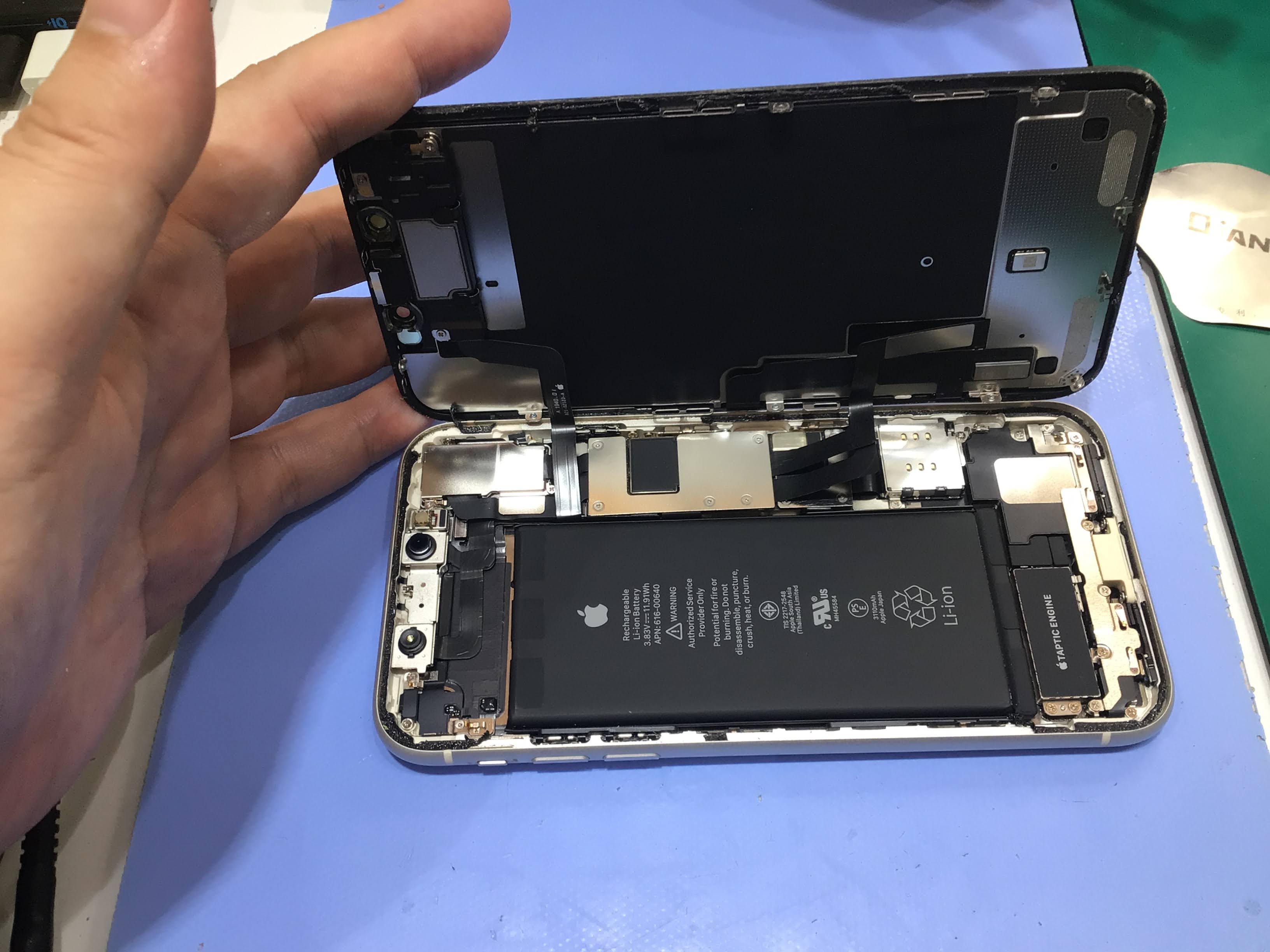 iPhone11バッテリー修理　データをそのまま・最短即日修理のスマホ修理工房イーアス高尾店にご相談下さい！